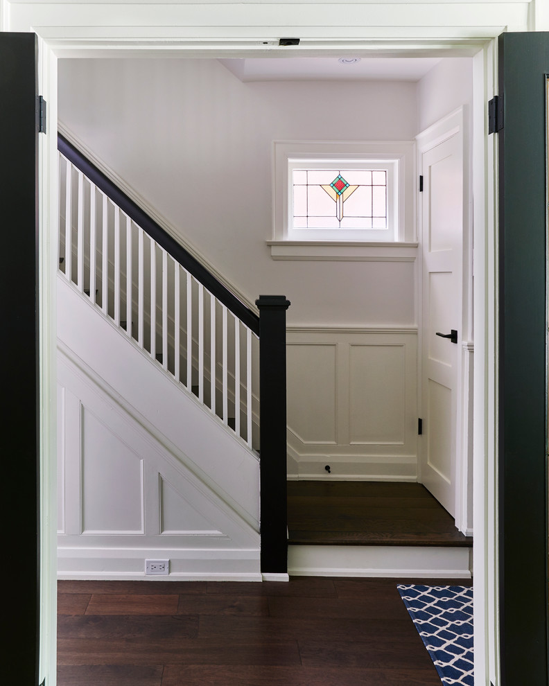 Entryway - mid-sized transitional entryway idea in Toronto