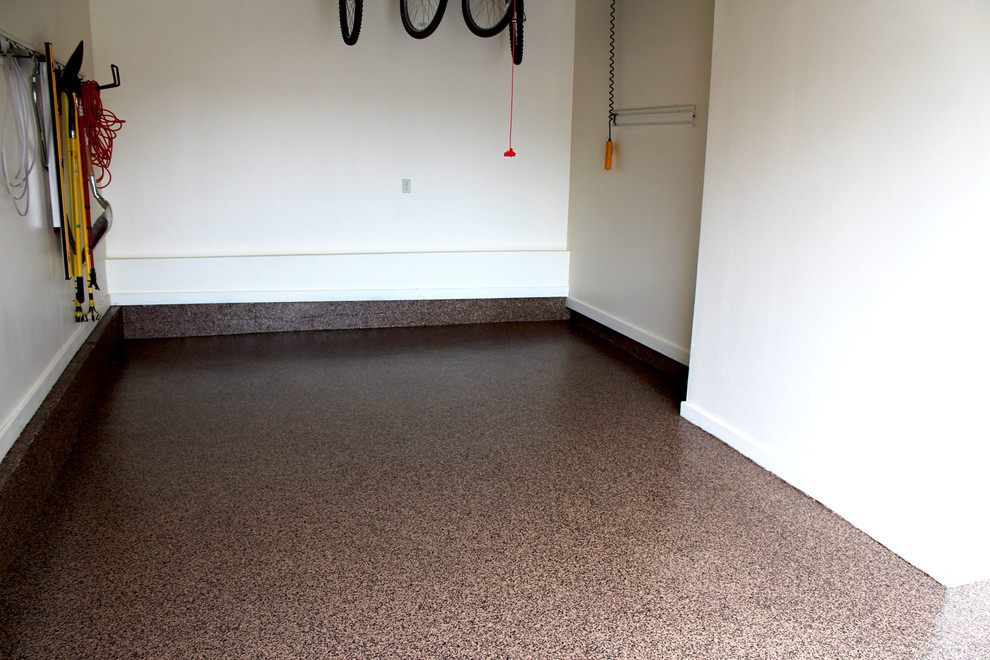 Garage - small traditional attached one-car garage idea in Dallas