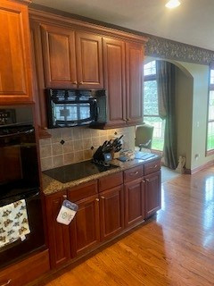 Kitchen - transitional kitchen idea