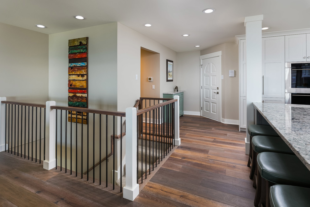 Example of a transitional entryway design in Grand Rapids