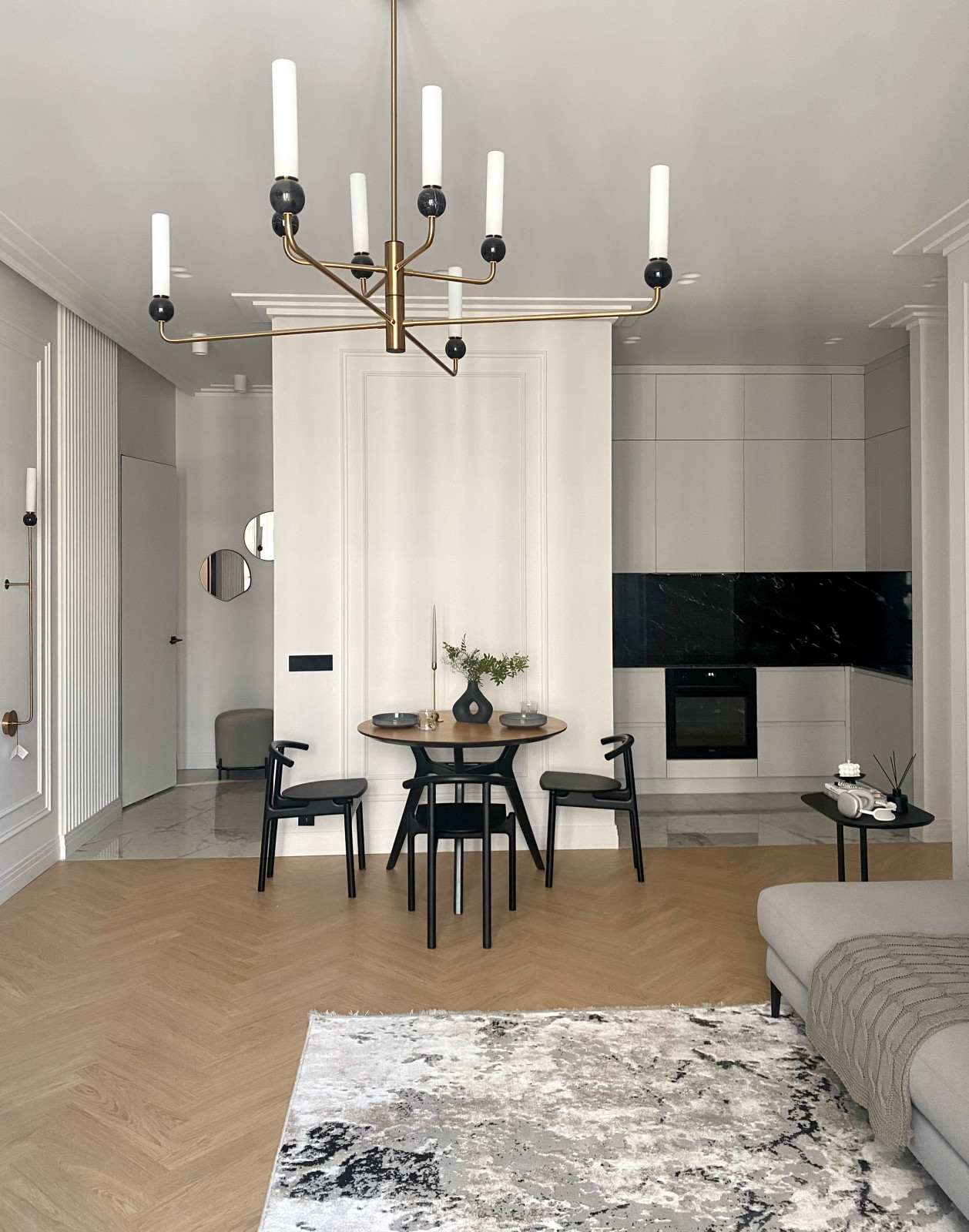 Графичный "Черно-белый" интерьер для студентки архитектурного ВУЗа