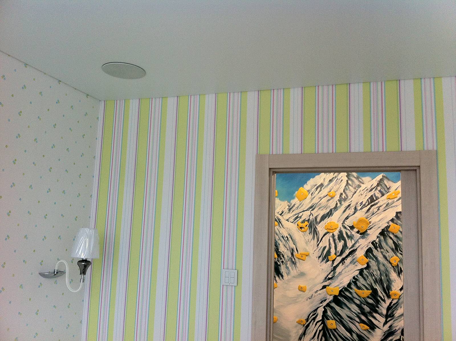 Встраиваемая акустика и панель управления освещением