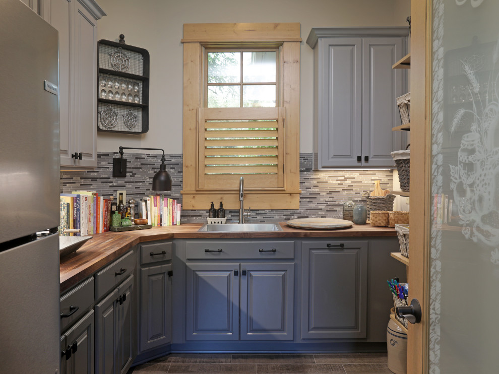 Inspiration for a rustic home design remodel in Atlanta