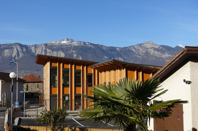 B&acirc;timent polyvalent contemporary-fasad