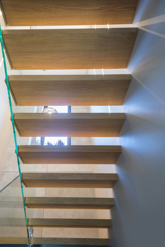 Консольная лестница в загородном доме