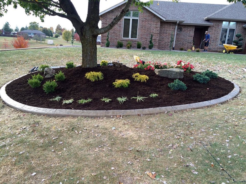 Design ideas for a small traditional landscaping.