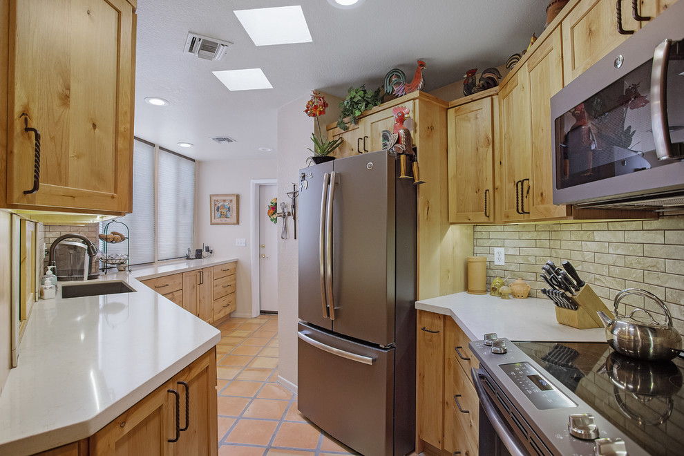 Kitchen - rustic kitchen idea in Phoenix