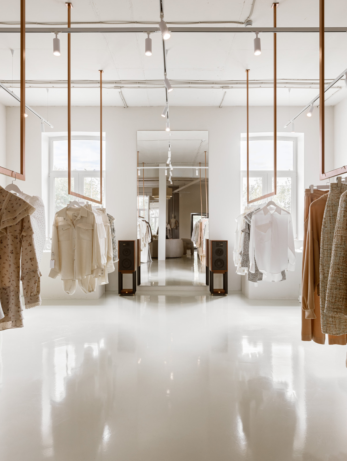 200 м2 AGLAYA бутик одежды на Сары Садыковой