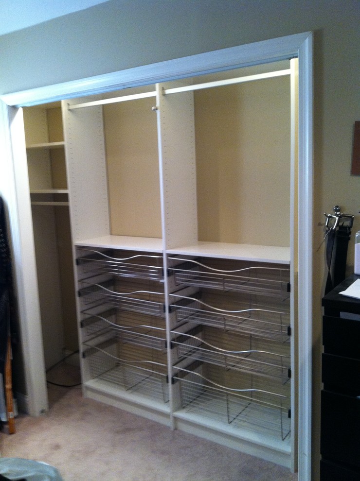 Inspiration for a mid-sized contemporary built-in wardrobe in Philadelphia.