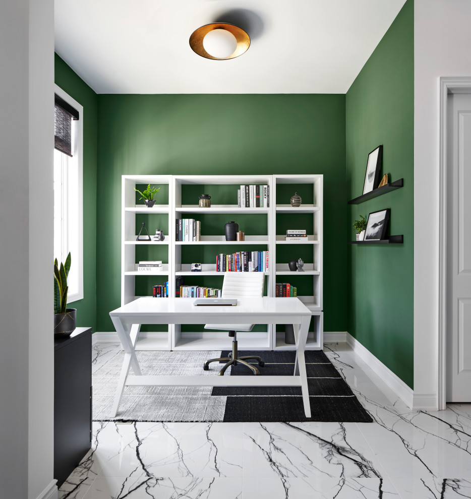 Imagen de despacho actual de tamaño medio sin chimenea con paredes verdes, suelo de baldosas de porcelana, escritorio independiente y suelo blanco