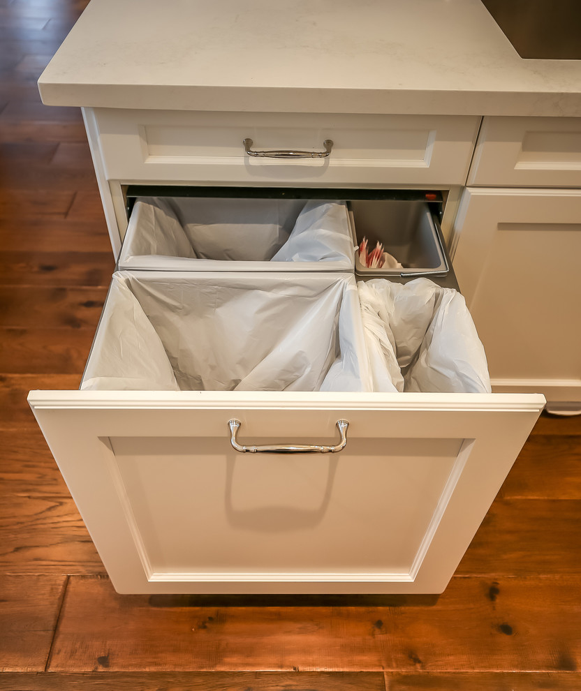 Example of a transitional kitchen design in Toronto