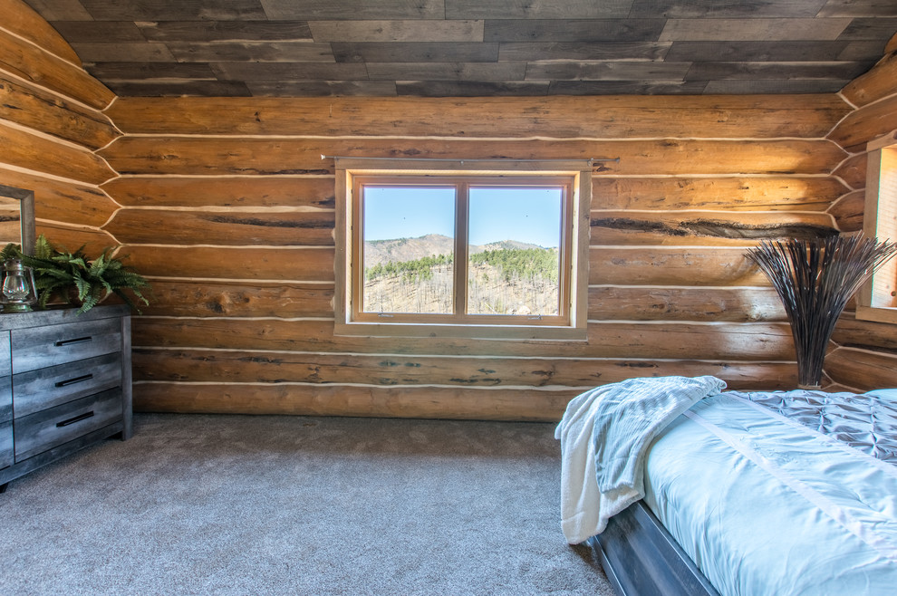 Example of a mountain style home design design in Denver