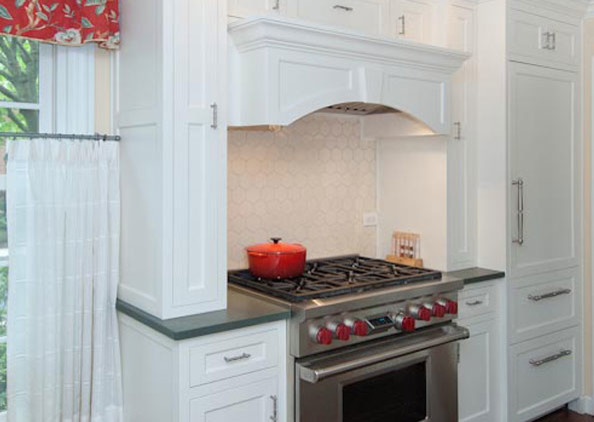 Transitional kitchen photo in Chicago