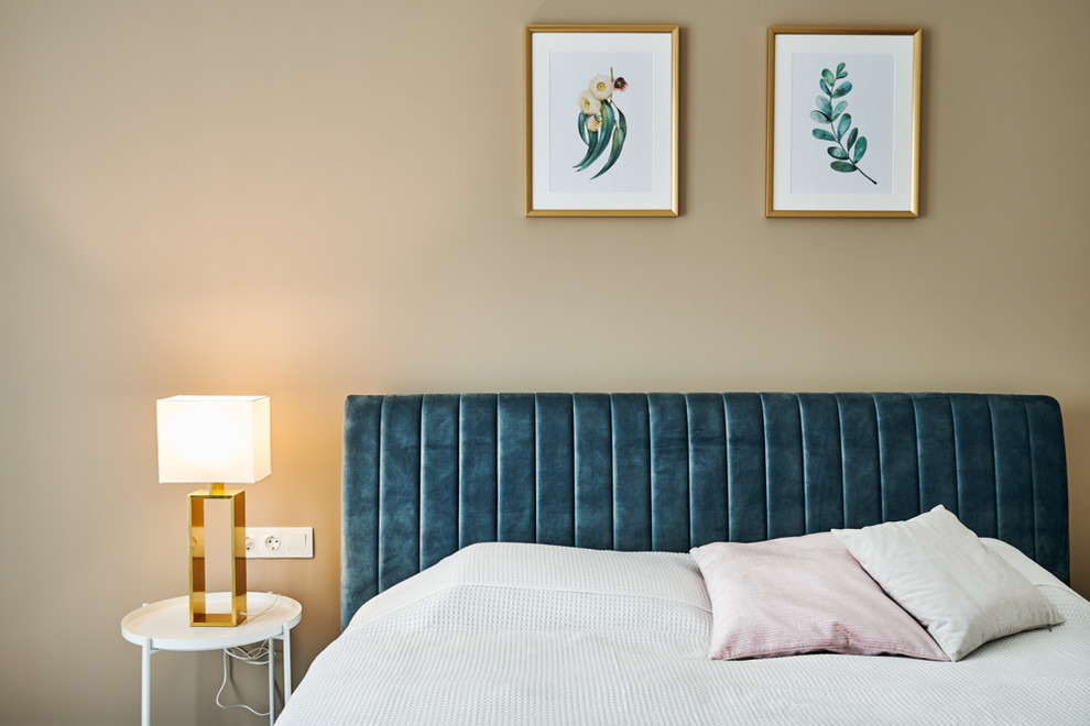 Квартира в бежевых оттенках с яркими акцентами на Крестовском острове