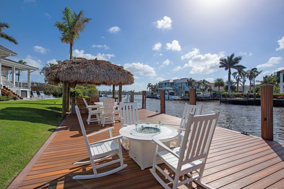 Inspiration for a transitional deck remodel in Miami