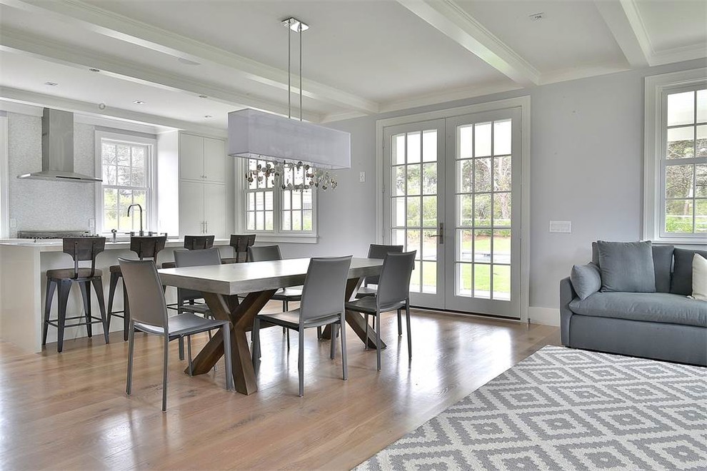 Example of a transitional home design design in Boston