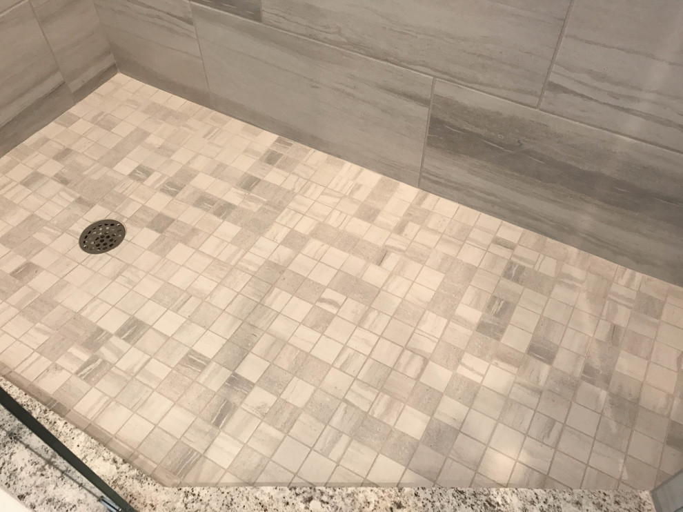 Mid-sized minimalist 3/4 gray tile and porcelain tile corner shower photo with a hinged shower door