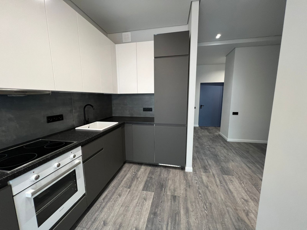 Квартира на продажу в серых оттенках.