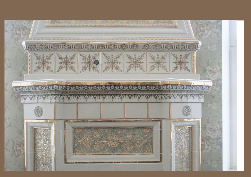 Авторский камин с облицовкой из фарфора с ручной росписью под ключ