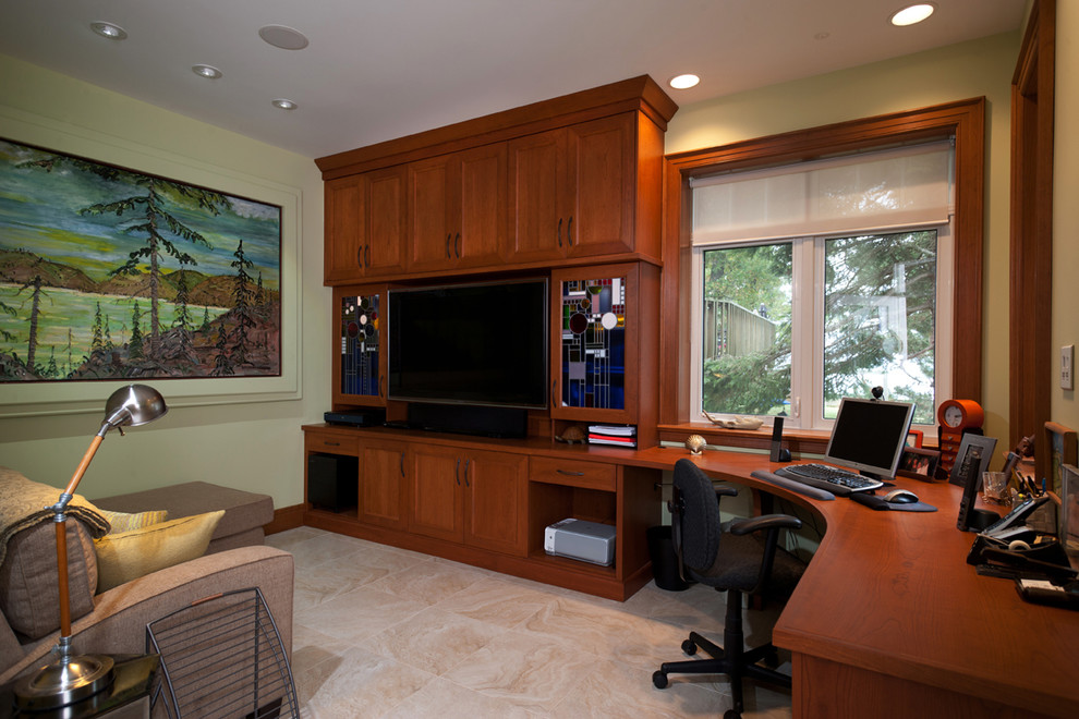 This is an example of a traditional home office in Toronto.