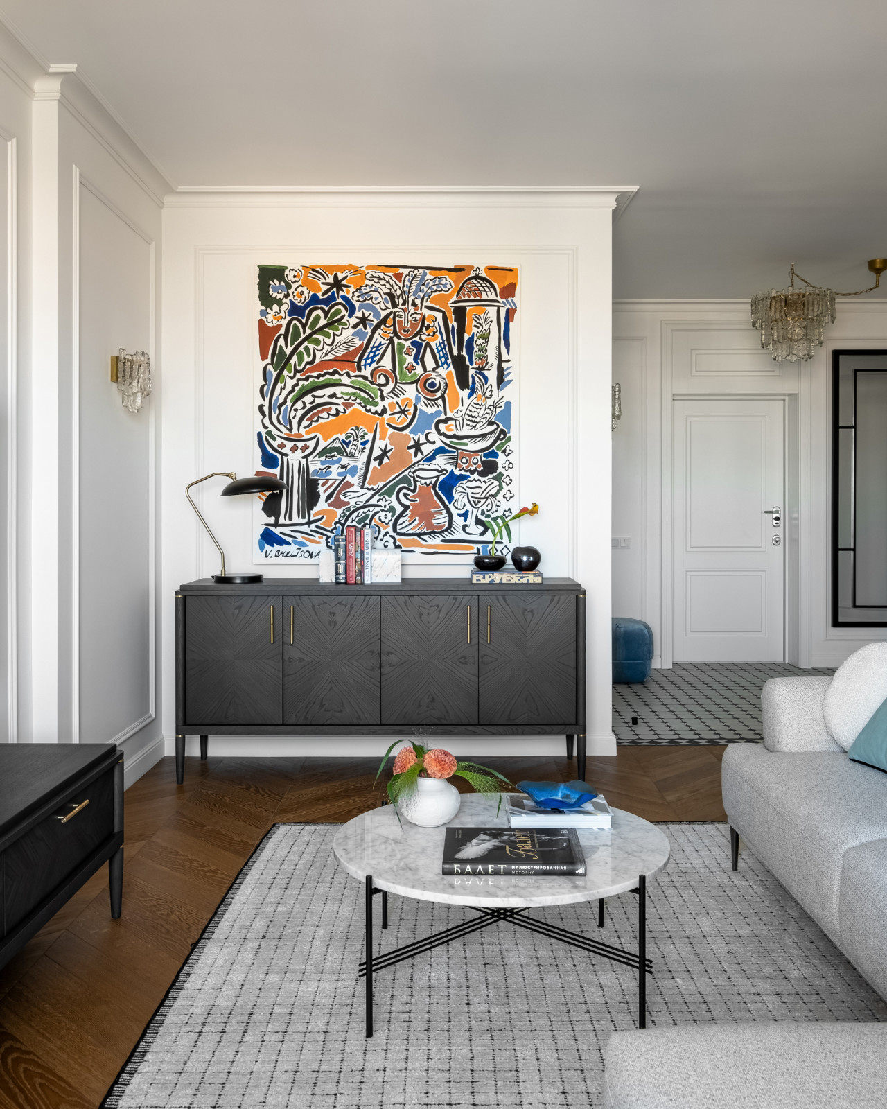 Вид на композицию с картиной из гостиной