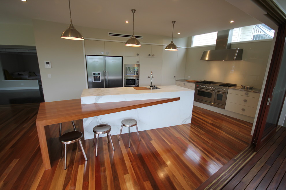 Design ideas for a contemporary kitchen in Brisbane.