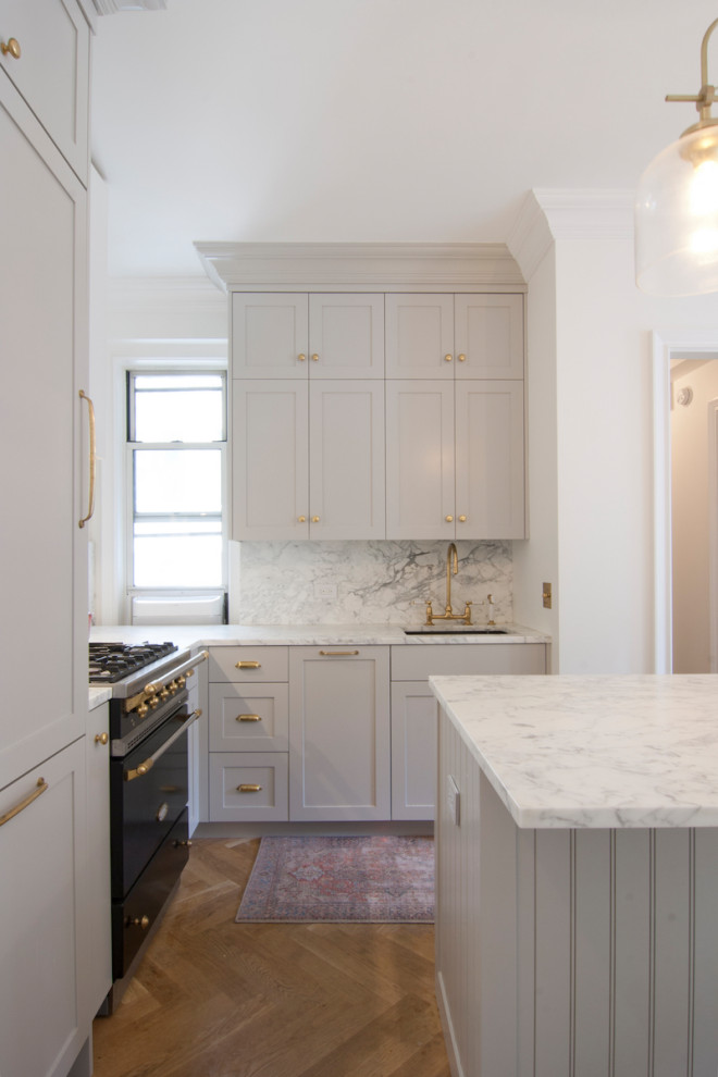 Kitchen - transitional kitchen idea in New York