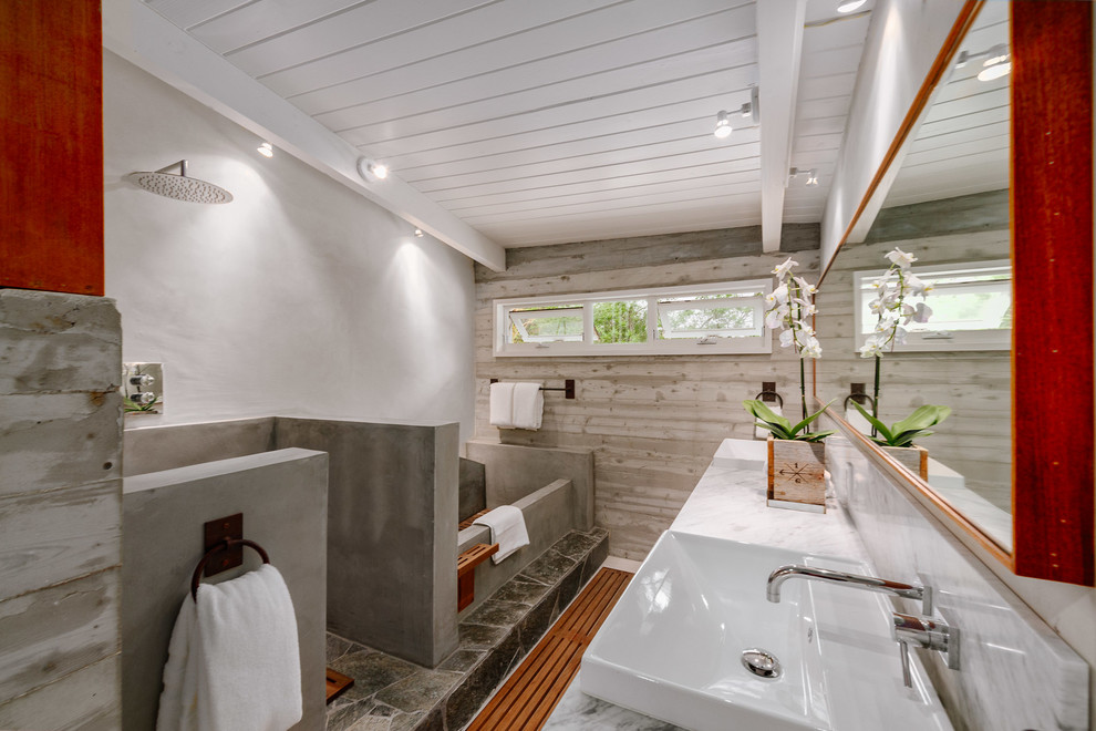 Photo of a mid-sized midcentury master wet room bathroom in Los Angeles with a japanese tub, a vessel sink, marble benchtops and an open shower.