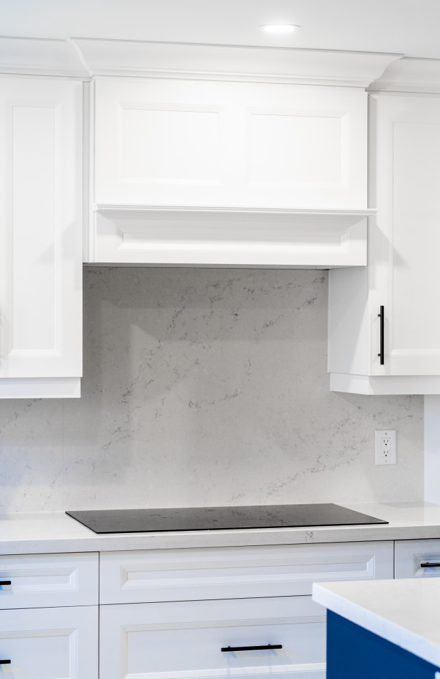 Example of a transitional kitchen design in Toronto