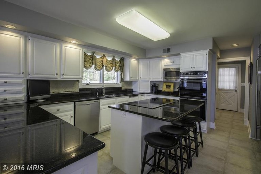Inspiration for a transitional kitchen remodel in Baltimore