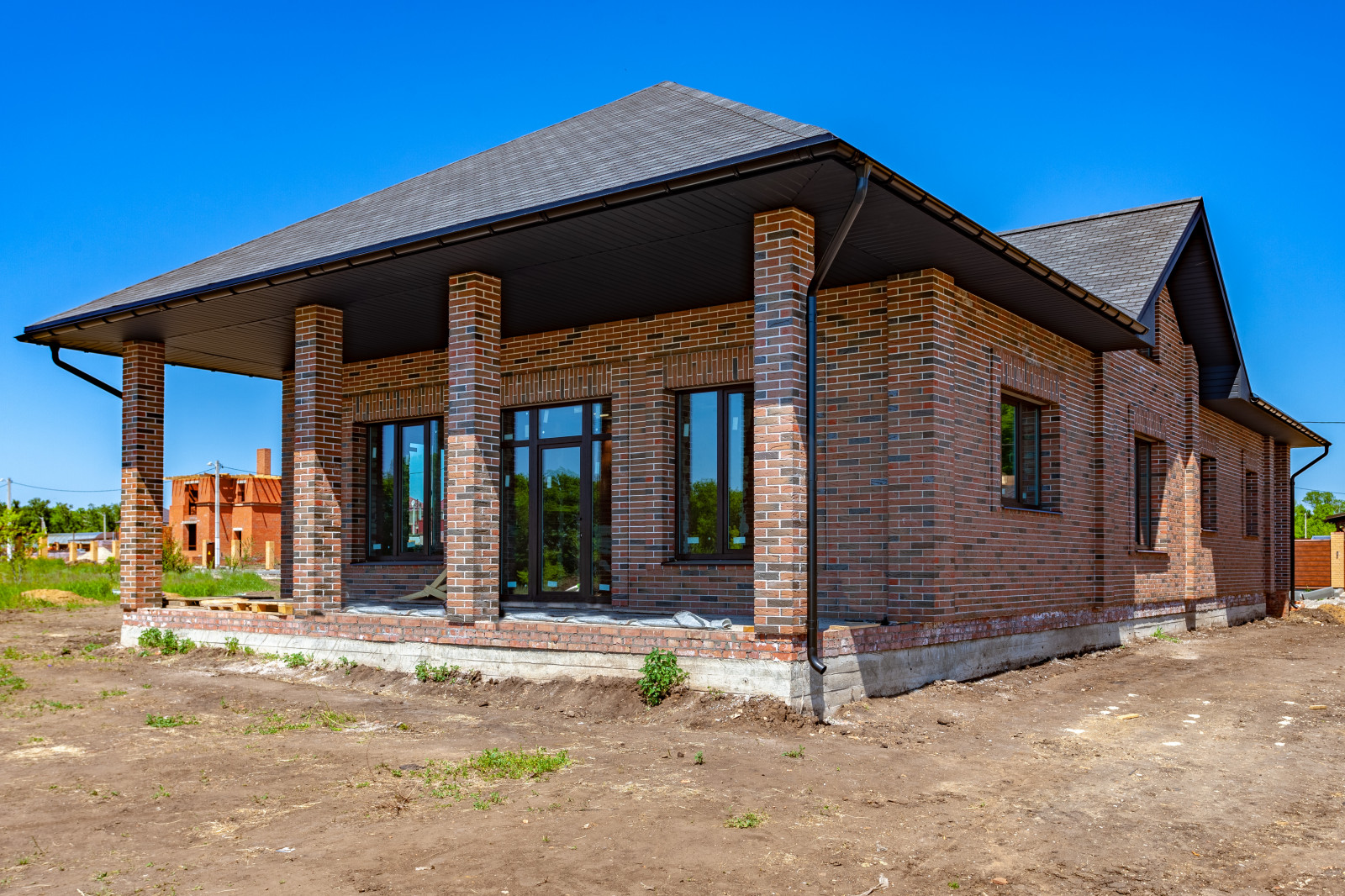 Фасады домов в поселке " Дубровка"