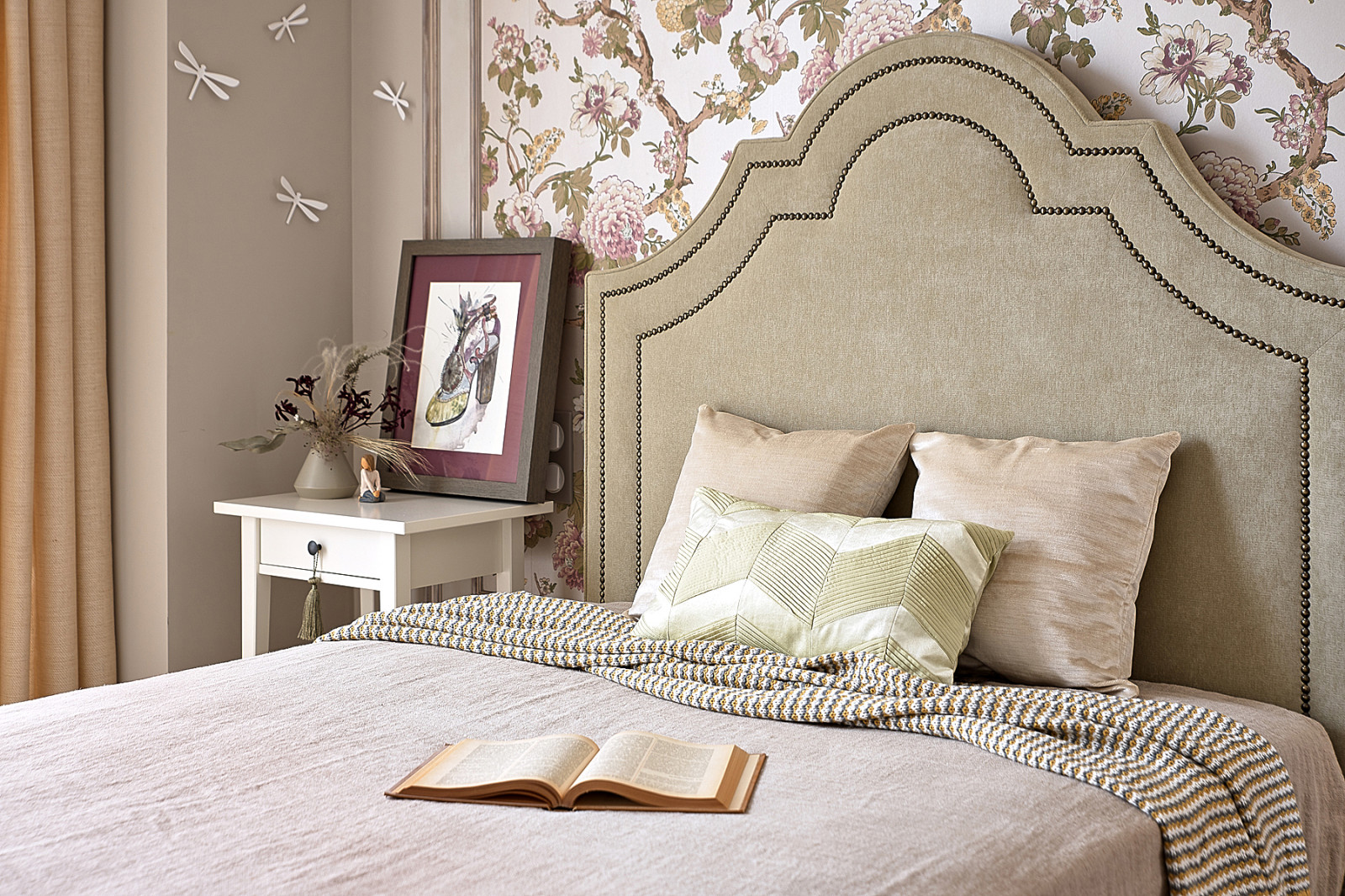 Интерьер с елочкой