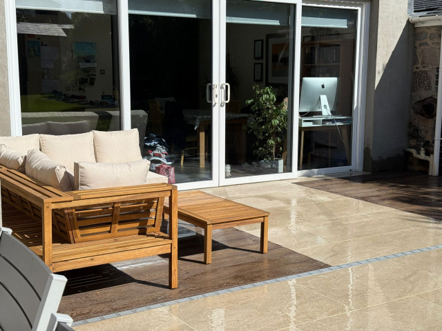 West End contemporary-uteplats
