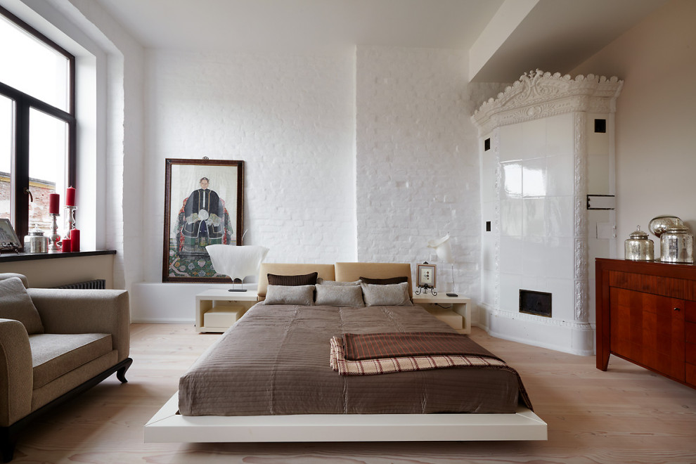 This is an example of a contemporary bedroom in Saint Petersburg.