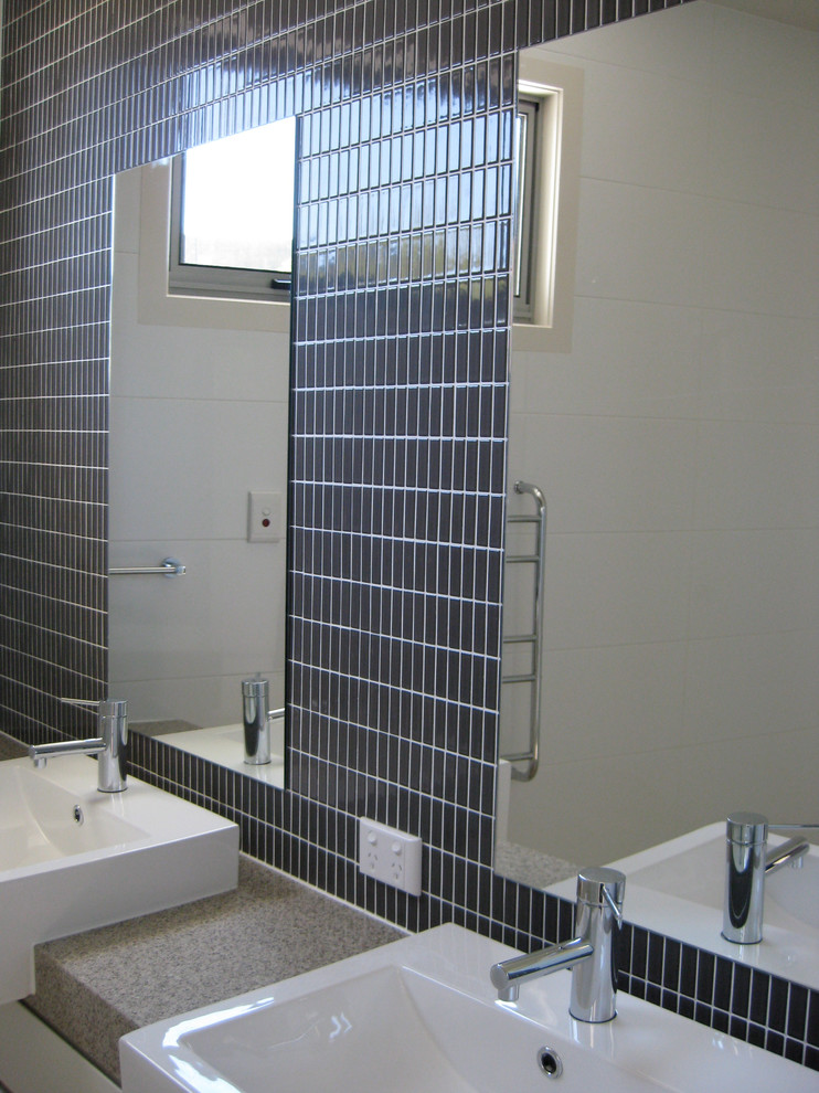 Photo of a modern bathroom in Sunshine Coast.