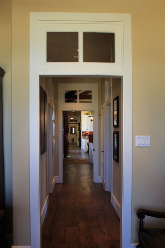 Inspiration for a traditional entryway in Dallas.