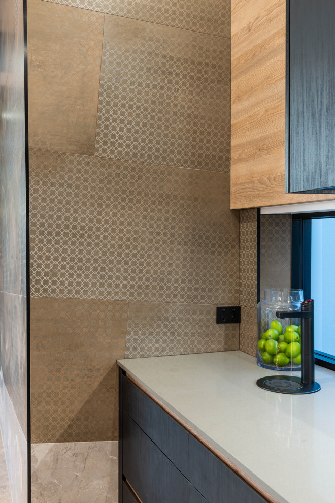 Inspiration for a contemporary kitchen in Gold Coast - Tweed.
