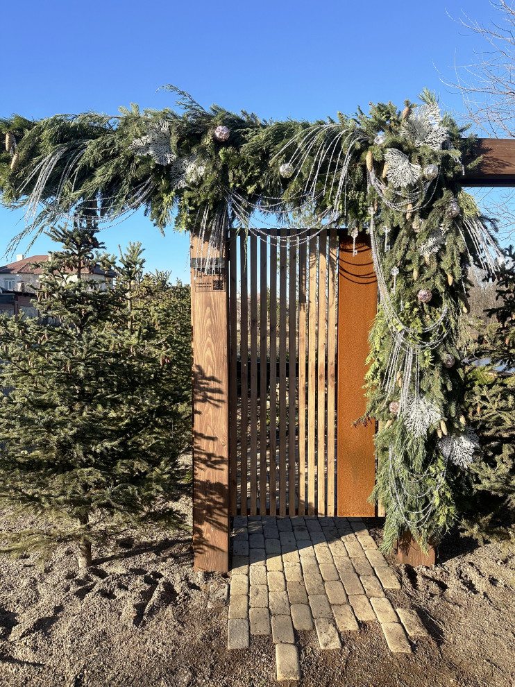 Новогоднее украшение входной группы