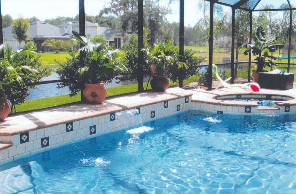Inspiration for a traditional pool in Jacksonville.