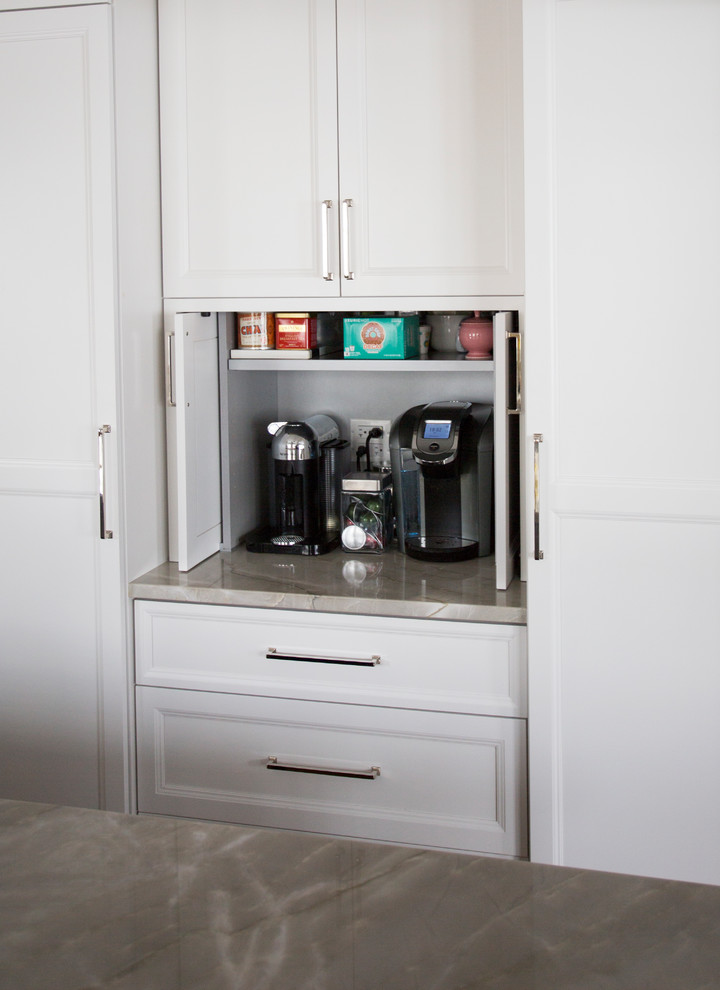 Inspiration for a transitional home design remodel in Chicago