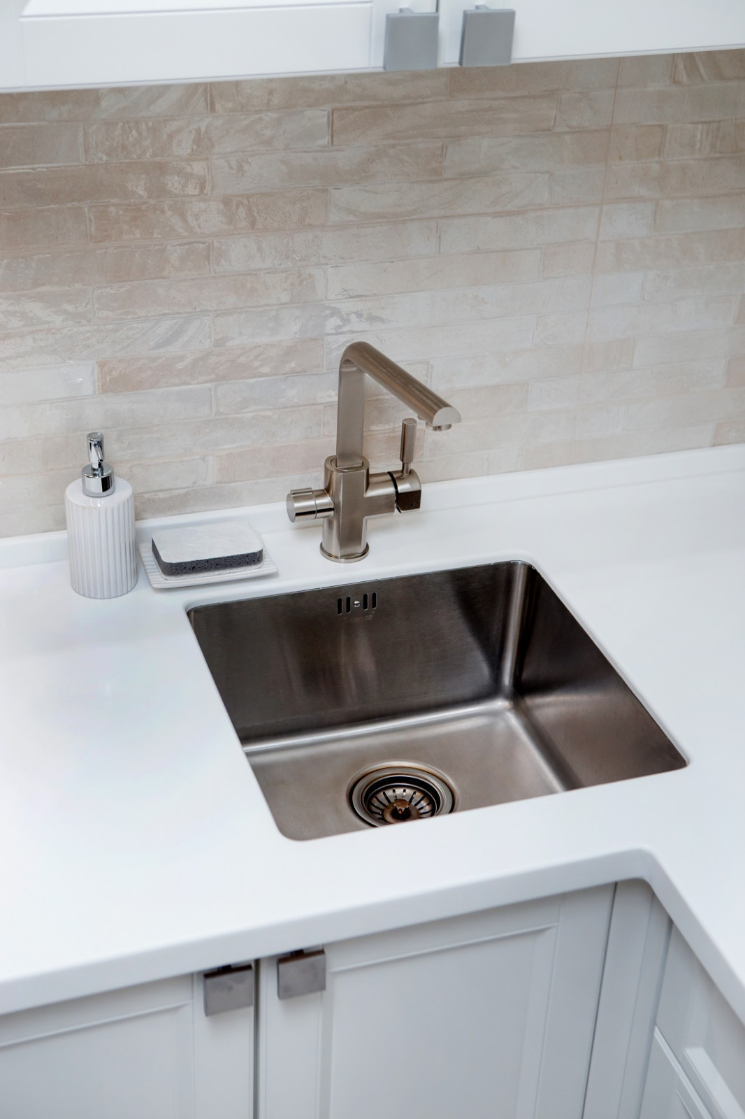 Белая кухня ЖК "Циолковский", Обнинск