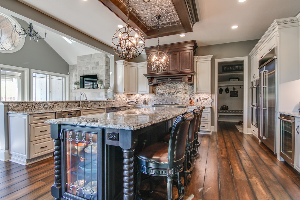 Kitchen - transitional kitchen idea