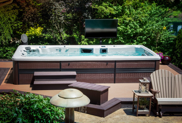 challenger-15d-swim-spa-small-backyard-deck-transitional-deck