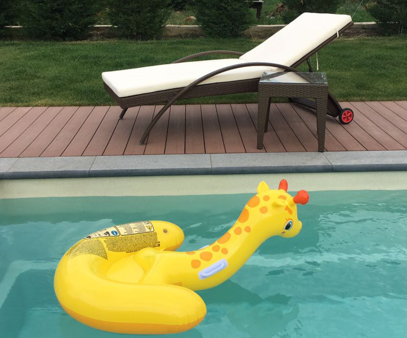 Оснащение зоны отдыха у бассейна