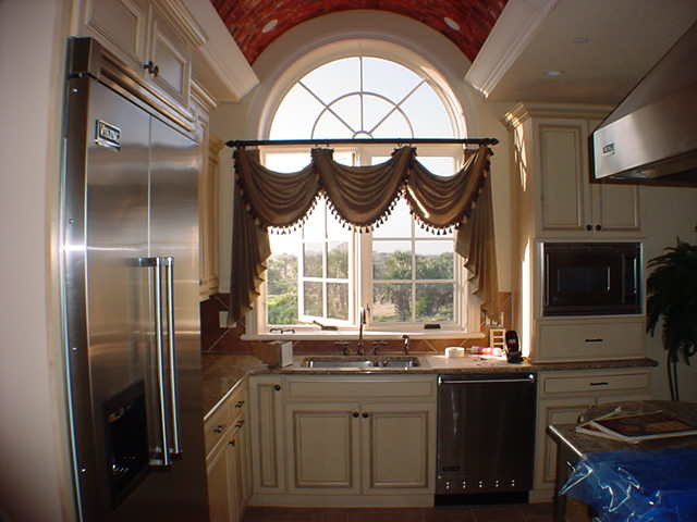 Inspiration for a transitional kitchen remodel in Orlando