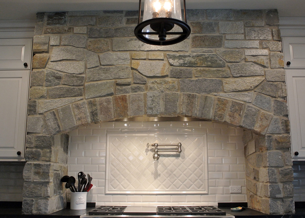 Example of a transitional kitchen design in Chicago
