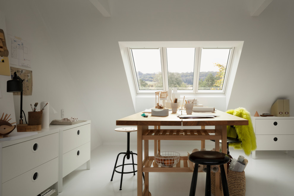 Photo of a modern home office in Paris.