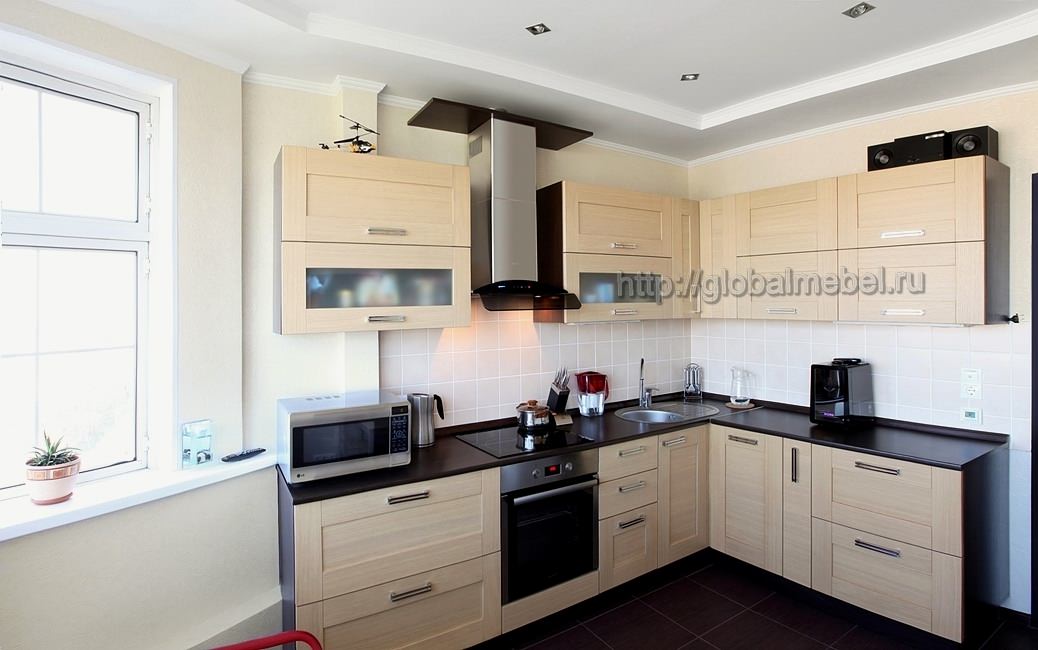 Кухня Кортина 3-1 с итальянскими фасадами из массива и шпона дуба