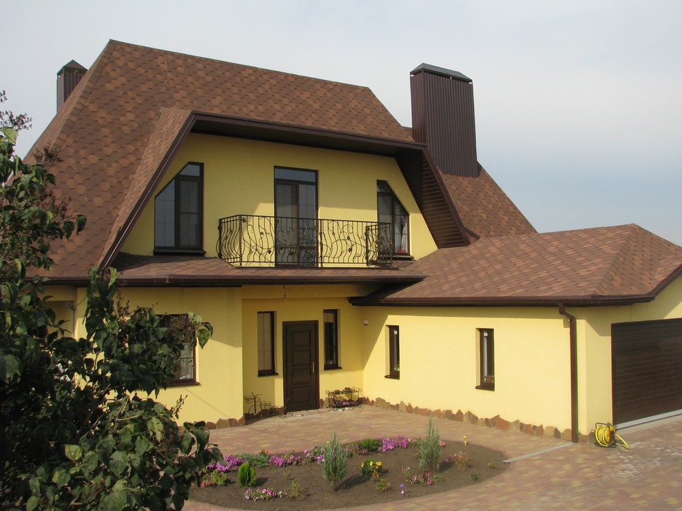 Дом во французком стиле,с балконом ,террасой и бассейном с баней