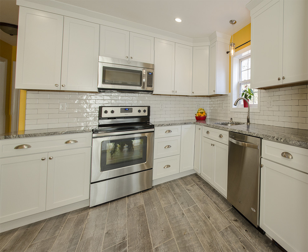 Kitchen - transitional kitchen idea in Boston